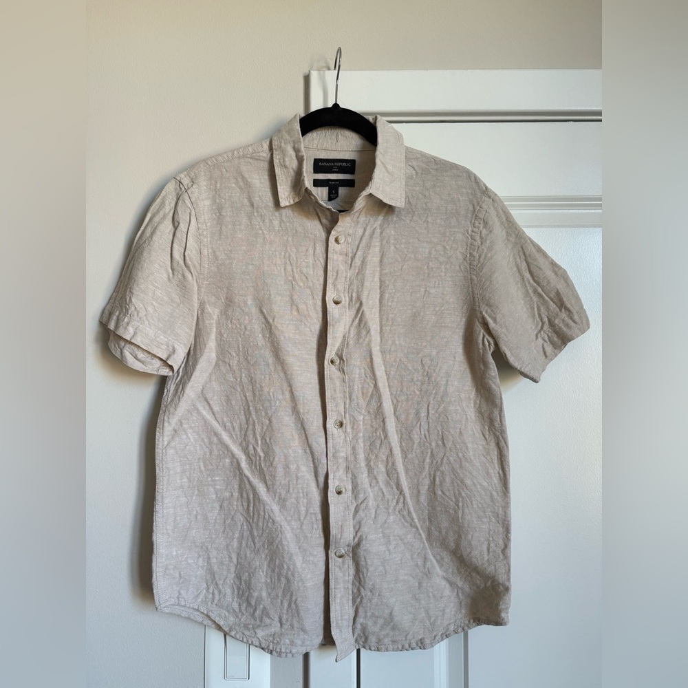 Banana Republic Factory Men's Light Tan Button Down Shirt